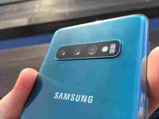 Samsung Galaxy S10 Plus a primit Android 10 in Romania